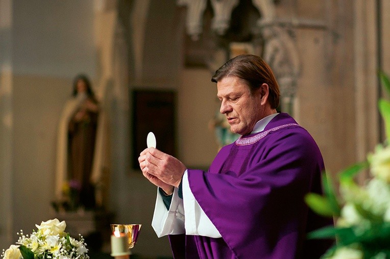 Sean Bean w serialach zwykle wcielał sie w role tzw. mocnych ludzi. W „Broken” zagrał wbrew swemu ekranowemu emploi.