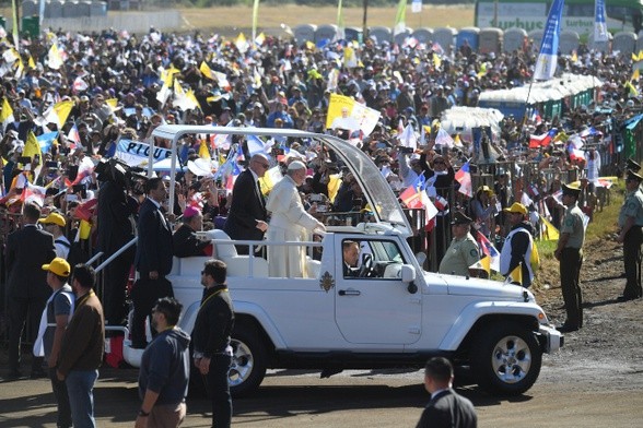 Papież zaatakowany podczas wizyty w Chile? Do informacji odniósł się Watykan