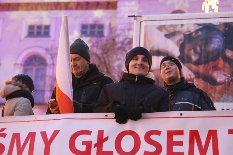 Obrońcy życia pikietowali na placu Chrobrego w Bielsku-Białej