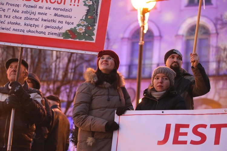 Obrońcy życia pikietowali na placu Chrobrego w Bielsku-Białej