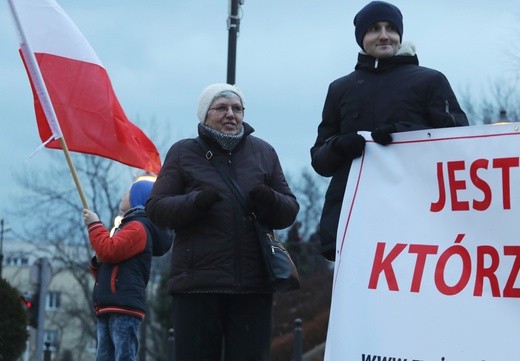 Obrońcy życia pikietowali na placu Chrobrego w Bielsku-Białej