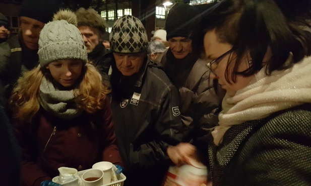 Śląskie. Punkty pomocy i Zupa w Kato. Pomoc dla bezdomnych