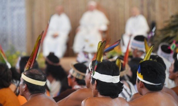 Podczas spotkania z mieszkańcami Amazonii