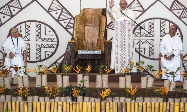 Franciszek: Nie odwracać głowy w obliczu przemocy wobec kobiet