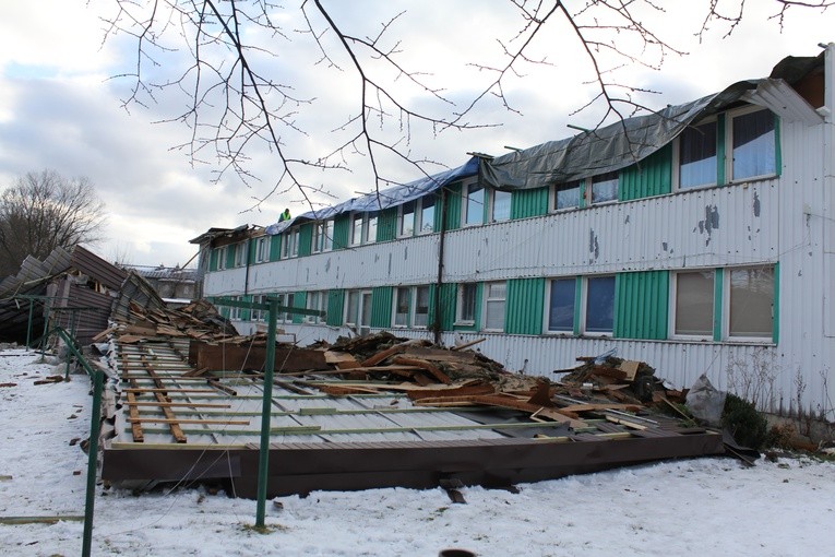 Orkan zerwał dach w Stroniu Śląskim