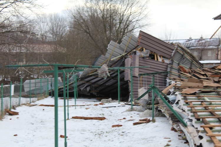 Orkan zerwał dach w Stroniu Śląskim