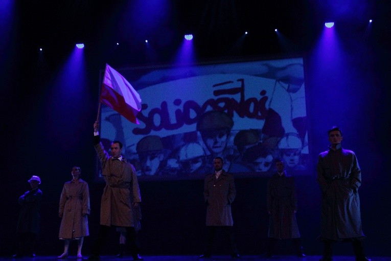 Drogi do wolności - historia Polski w obrazach