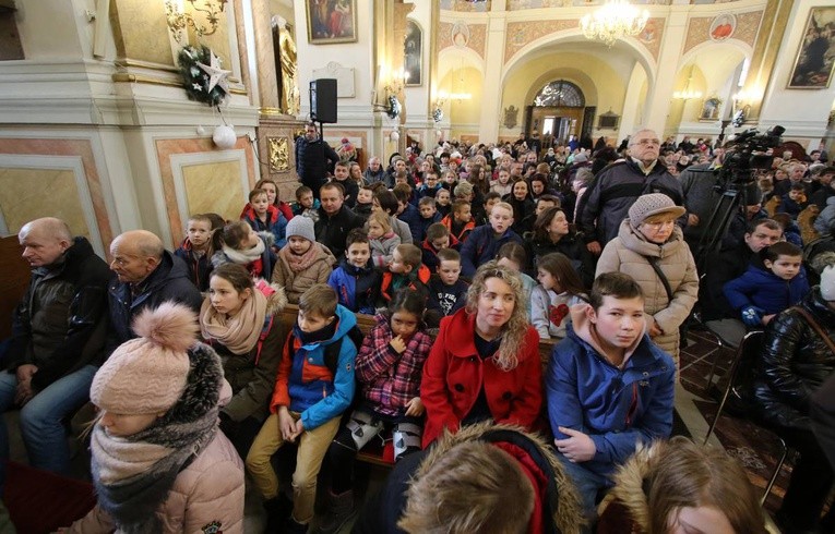 Dzieci roratnie u świętego Józefa