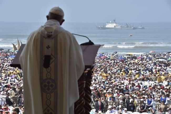 Liturgia była sprawowana na nadmorskim bulwarze