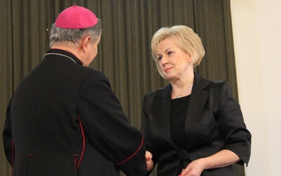 Bp Henryk Tomasik wręczył nominację Teresie Połeć, nowej prezes Diecezjalnego Instytutu Akcji Katolickiej