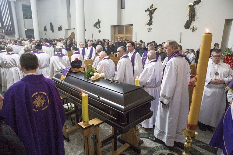 Pogrzeb ks. Wojciecha Zdziebłowskiego
