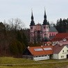 W 2018 roku to miejsce kultu przeżywa wiele znaczących jubileuszy: 50. rocznicę koronacji obrazu Matki Bożej Świętolipskiej (24 sierpnia 1968 r.), 400. – oddania pod opiekę króla polskiego (27 marca 1618 r.), 330. – rozpoczęcia budowy świątyni (16 marca 1688 r.), 325. – konsekracji kościoła (15 sierpnia 1688 r.), 60. – przybycia tu bp. Karola Wojtyły (24 sierpnia 1958 r.) oraz 35. – nadania kościołowi tytułu bazyliki mniejszej (24 lutego 1983 r.).