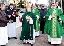 ▲	Pasaż poświęcił bp Henryk Tomasik.