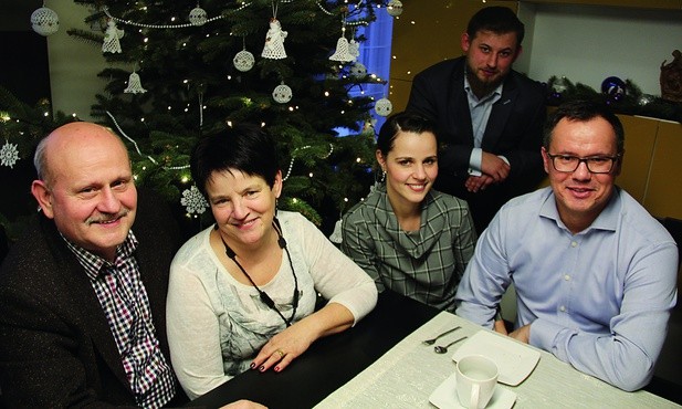 Najwięcej małżonków w ekipach w sektorze śląskim skupionych jest wokół Rybnika i Żor. Na zdjęciu od lewej: Piotr i Bernadeta, Maria i Krzysztof; Michał z tyłu.