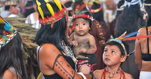 W Puerto Maldonado Papież spotkał się z Indianami z Amazonii.