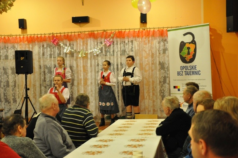 Od źródełka do basenu, od tragedii do kapliczki