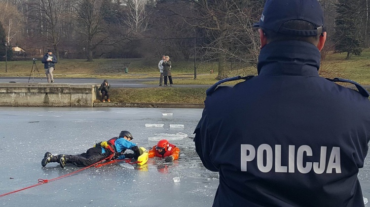 Pokaz ratownictwa na lodzie w Parku Śląskim 