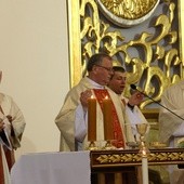Eucharystii przewodniczył ks. Zbigniew Niemirski. Pierwszy z lewej ks. Jarosław Wojtkun