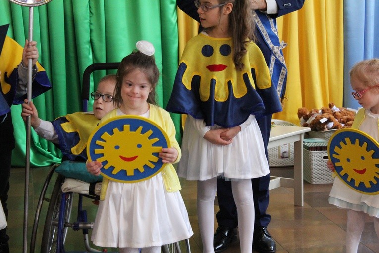 Ceremonia wręczenia orderu uśmiechu dla s. Łucji 