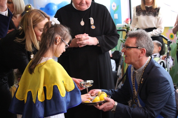 Ceremonia wręczenia orderu uśmiechu dla s. Łucji 