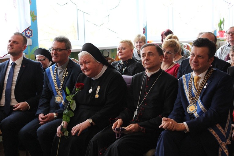 Ceremonia wręczenia orderu uśmiechu dla s. Łucji 