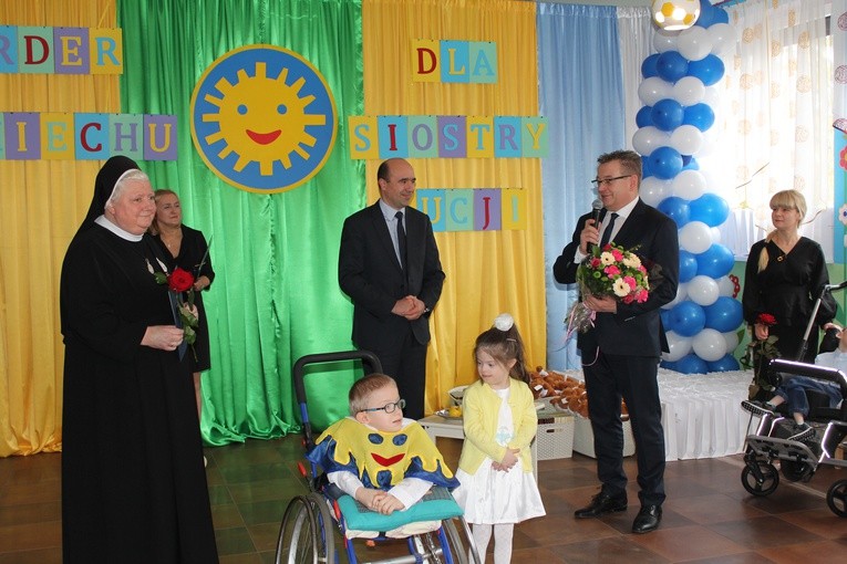 Ceremonia wręczenia orderu uśmiechu dla s. Łucji 