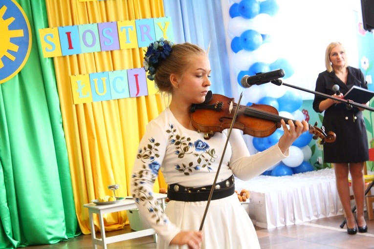 Ceremonia wręczenia orderu uśmiechu dla s. Łucji 