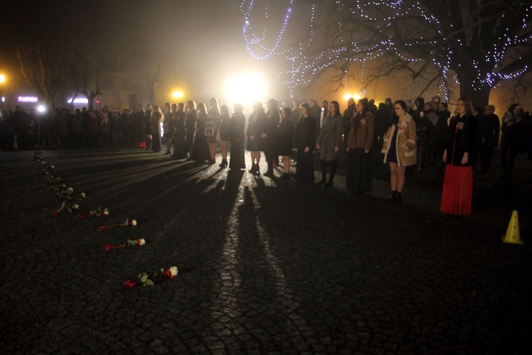 Polonez maturzystów Katolickiego LO w Głownie