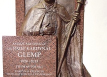 ▲	Epitafium upamiętniające prymasa sponsorowała Fundacja ks. inf. Jana Górnego.