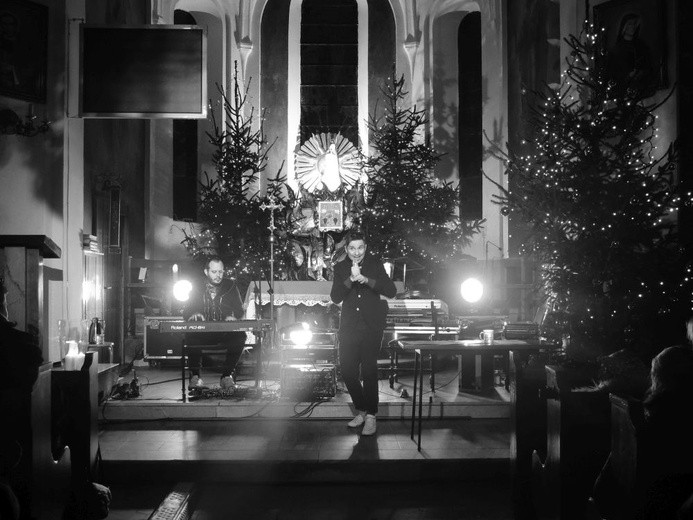 Koncert Janusza Radka w odcieniach szarości