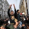 Rozgniewani Tunezyjczycy wyszli na ulice, aby zademonstrować sprzeciw wobec zapowiedzianych przez rząd cięć wydatków i podwyżek podatków mających poprawić sytuację gospodarczą w kraju.