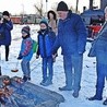 Jedną z atrakcji jest pieczenie kiełbasek w otoczeniu zabytowych lokomotyw i wagonów