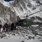 Ratownicy spod Nanga Parbat wrócili do bazy pod K2