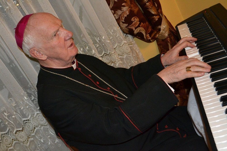 Biskup Ignacy Dec z wizytą duszpasterską