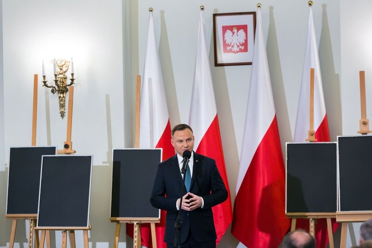 W twarzach, losach tych osób, zawarta jest dramatyczna historia Polski