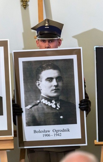 W twarzach, losach tych osób, zawarta jest dramatyczna historia Polski