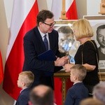 W twarzach, losach tych osób, zawarta jest dramatyczna historia Polski