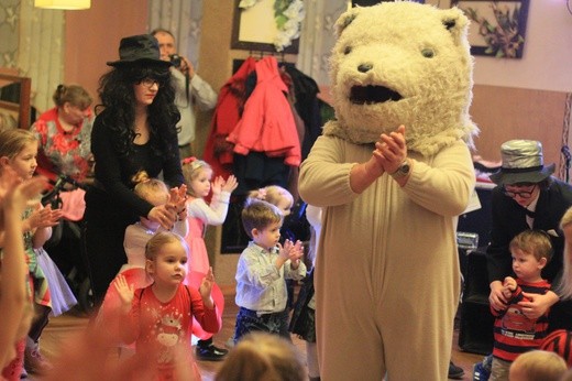 Zabawa z Niedźwiedziem w Starych Siołkowicach