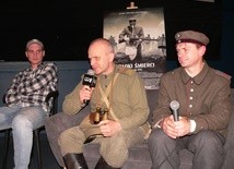 Rekonstruktorzy Piotr Moskwa i Piotr Dymecki oraz operator Kacper Wójcicki poświęcili wiele czasu, by przybliżyć tamte wydarzenia