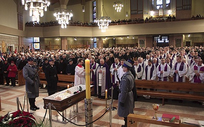 Twórcę parafii św. Józefa Rzemieślnika w Nowej Soli pożegnali nie tylko parafianie, ale także duchowni i przedstawiciele różnych środowisk z diecezji.