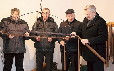 ▲	Świece odlewane na tym kole są poświęcane w czasie święta Matki Bożej Gromnicznej.