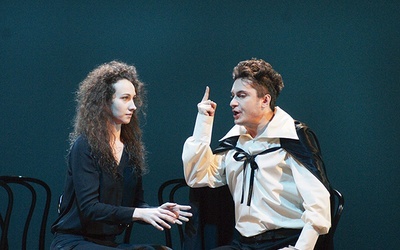	Joanna Halinowska jako Muza i Krystian Modzelewski jako Konrad w sekwencji Wyspiańskiego.