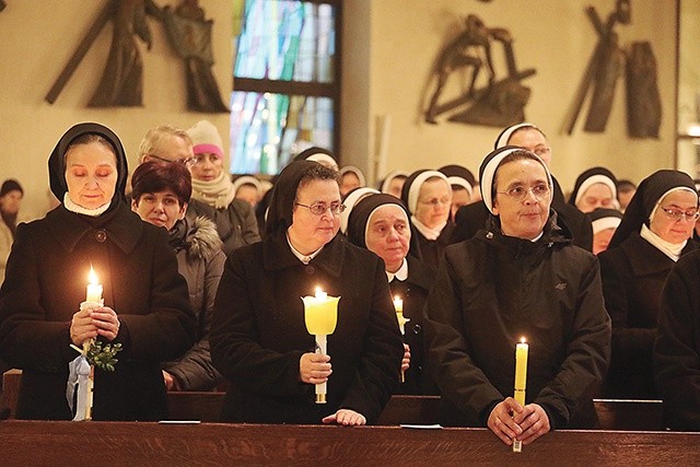 Diecezjalna Eucharystia z odnowieniem przyrzeczeń złożonych podczas ślubów w Bielsku-Białej.