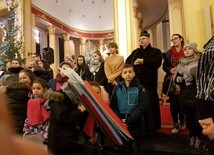 Przybyłych na koncert przywitał ks. Krzysztof Ambrożej