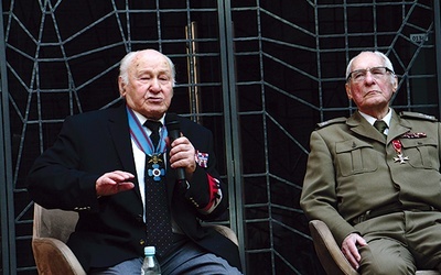 ▲	– Lwów, którego broniłem, jest mi tak samo bliski jak Kraków  – mówi kpt W. Wolny (po lewej).