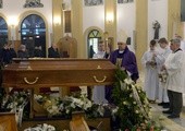 Żałobnej uroczystości przewodniczył ks. inf. Stanisław Pindera, proboszcz parafii śp. Krzysztofa Karkochy