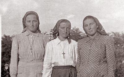 Weronika Antal (pierwsza z lewej) z siostrami.