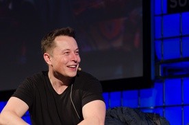 Elon Musk sfinalizował przejęcie Twittera. Byli szefowie wyprowadzeni z siedziby firmy