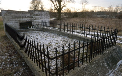 Pomnik ofiar zamordowanych przez Niemców za pomoc Żydom w Starym Ciepielowie
