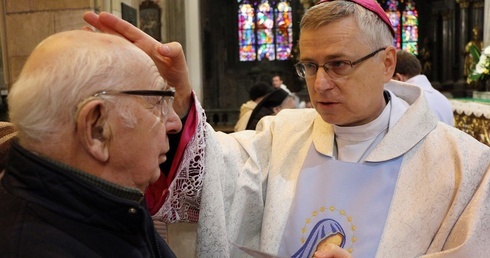 Biblijny przepis na radość: woda, wino i olej